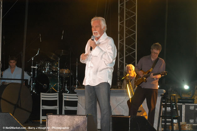 Kenny Rogers @ The Aqueduct on Rose Hall - Friday, January 26, 2007 - 10th Anniversary - Air Jamaica Jazz & Blues Festival 2007 - The Art of Music - Tuesday, January 23 - Saturday, January 27, 2007, The Aqueduct on Rose Hall, Montego Bay, Jamaica - Negril Travel Guide, Negril Jamaica WI - http://www.negriltravelguide.com - info@negriltravelguide.com...!