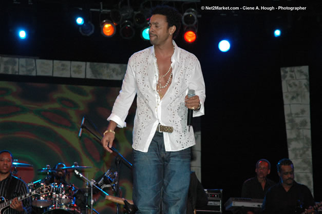 Shaggy @ The Aqueduct on Rose Hall - Friday, January 26, 2007 - 10th Anniversary - Air Jamaica Jazz & Blues Festival 2007 - The Art of Music - Tuesday, January 23 - Saturday, January 27, 2007, The Aqueduct on Rose Hall, Montego Bay, Jamaica - Negril Travel Guide, Negril Jamaica WI - http://www.negriltravelguide.com - info@negriltravelguide.com...!