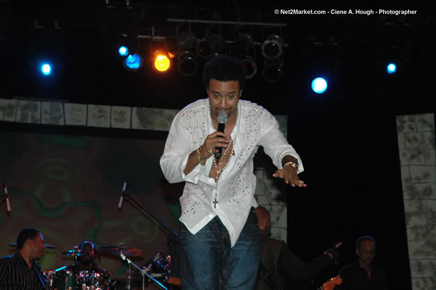 Shaggy @ The Aqueduct on Rose Hall - Friday, January 26, 2007 - 10th Anniversary - Air Jamaica Jazz & Blues Festival 2007 - The Art of Music - Tuesday, January 23 - Saturday, January 27, 2007, The Aqueduct on Rose Hall, Montego Bay, Jamaica - Negril Travel Guide, Negril Jamaica WI - http://www.negriltravelguide.com - info@negriltravelguide.com...!