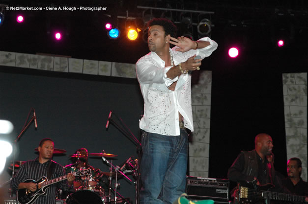 Shaggy @ The Aqueduct on Rose Hall - Friday, January 26, 2007 - 10th Anniversary - Air Jamaica Jazz & Blues Festival 2007 - The Art of Music - Tuesday, January 23 - Saturday, January 27, 2007, The Aqueduct on Rose Hall, Montego Bay, Jamaica - Negril Travel Guide, Negril Jamaica WI - http://www.negriltravelguide.com - info@negriltravelguide.com...!