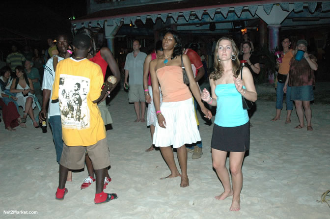 Reggae Superstar - Bush Man @ Bourbon Beach with Boddy Dread & Singing Honour - Presented by Our Music Promotions - Omar & Ama-Donna - Saturday, May 14, 2005 - Negril Travel Guide, Negril Jamaica WI - http://www.negriltravelguide.com - info@negriltravelguide.com...!