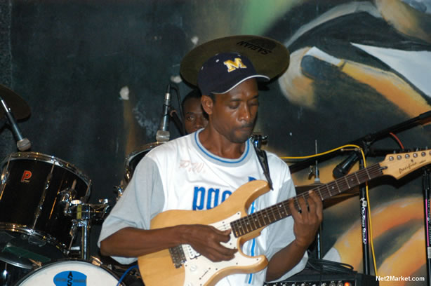 Reggae Superstar - Bush Man @ Bourbon Beach with Boddy Dread & Singing Honour - Presented by Our Music Promotions - Omar & Ama-Donna - Saturday, May 14, 2005 - Negril Travel Guide, Negril Jamaica WI - http://www.negriltravelguide.com - info@negriltravelguide.com...!