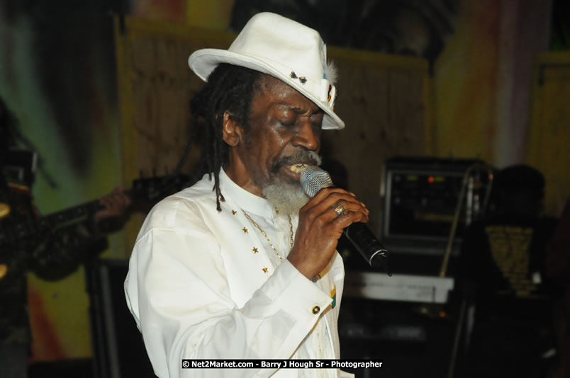 Bunny Wailer & King Yellowman at Bourbon Beach - Monday, February 25, 2008 - Bourbin Beach Restaurant, Bar, Oceanfront Accommodatioins, Live Reggae Music & Disco, Norman Manley Boulevard, Negril, Westmoreland, Jamaica W.I. - Photographs by Net2Market.com - Barry J. Hough Sr, Photographer - Negril Travel Guide, Negril Jamaica WI - http://www.negriltravelguide.com - info@negriltravelguide.com...!