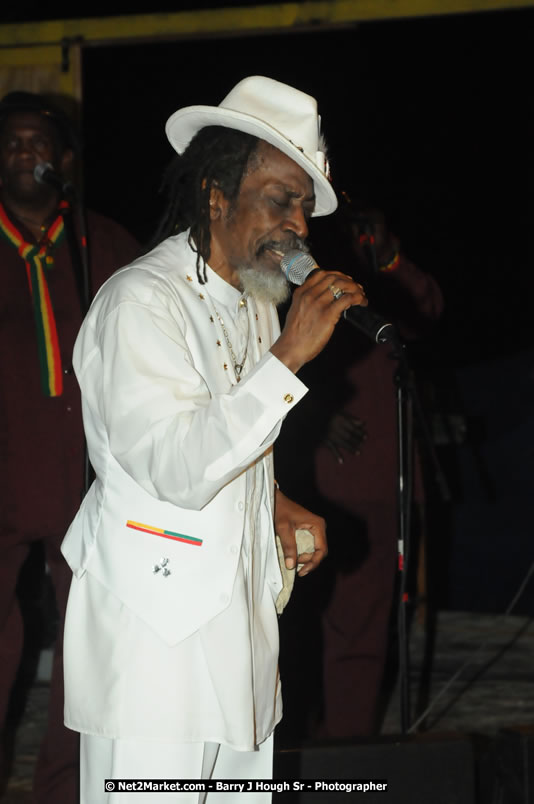 Bunny Wailer & King Yellowman at Bourbon Beach - Monday, February 25, 2008 - Bourbin Beach Restaurant, Bar, Oceanfront Accommodatioins, Live Reggae Music & Disco, Norman Manley Boulevard, Negril, Westmoreland, Jamaica W.I. - Photographs by Net2Market.com - Barry J. Hough Sr, Photographer - Negril Travel Guide, Negril Jamaica WI - http://www.negriltravelguide.com - info@negriltravelguide.com...!