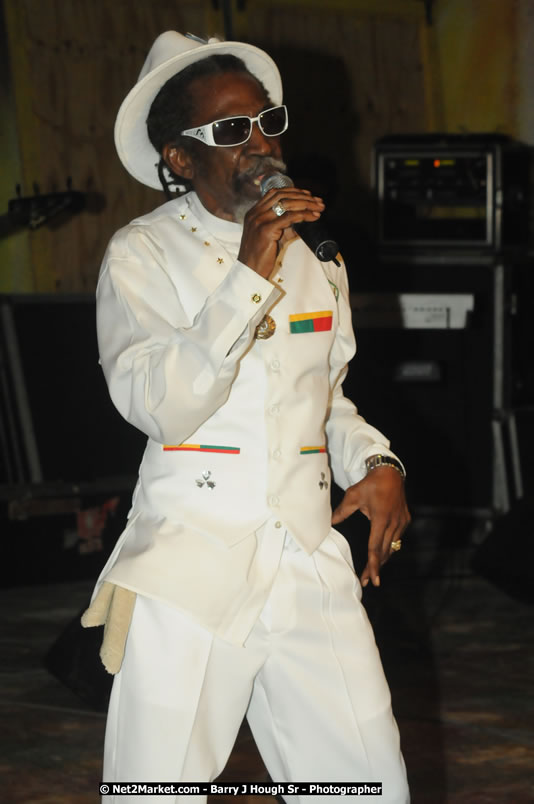 Bunny Wailer & King Yellowman at Bourbon Beach - Monday, February 25, 2008 - Bourbin Beach Restaurant, Bar, Oceanfront Accommodatioins, Live Reggae Music & Disco, Norman Manley Boulevard, Negril, Westmoreland, Jamaica W.I. - Photographs by Net2Market.com - Barry J. Hough Sr, Photographer - Negril Travel Guide, Negril Jamaica WI - http://www.negriltravelguide.com - info@negriltravelguide.com...!