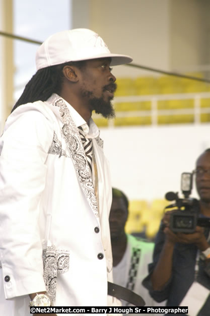 Beenie Man - Cure Fest 2007 - Longing For Concert at Trelawny Multi Purpose Stadium, Trelawny, Jamaica - Sunday, October 14, 2007 - Cure Fest 2007 October 12th-14th, 2007 Presented by Danger Promotions, Iyah Cure Promotions, and Brass Gate Promotions - Alison Young, Publicist - Photographs by Net2Market.com - Barry J. Hough Sr, Photographer - Negril Travel Guide, Negril Jamaica WI - http://www.negriltravelguide.com - info@negriltravelguide.com...!