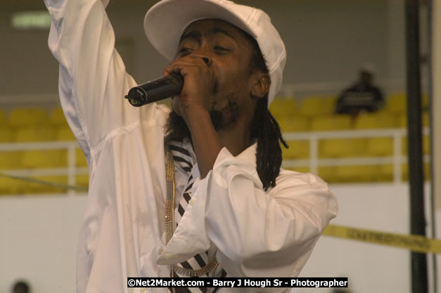 Beenie Man - Cure Fest 2007 - Longing For Concert at Trelawny Multi Purpose Stadium, Trelawny, Jamaica - Sunday, October 14, 2007 - Cure Fest 2007 October 12th-14th, 2007 Presented by Danger Promotions, Iyah Cure Promotions, and Brass Gate Promotions - Alison Young, Publicist - Photographs by Net2Market.com - Barry J. Hough Sr, Photographer - Negril Travel Guide, Negril Jamaica WI - http://www.negriltravelguide.com - info@negriltravelguide.com...!