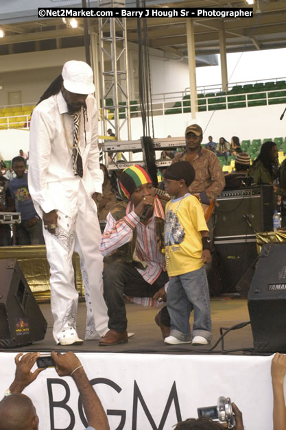 Beenie Man - Cure Fest 2007 - Longing For Concert at Trelawny Multi Purpose Stadium, Trelawny, Jamaica - Sunday, October 14, 2007 - Cure Fest 2007 October 12th-14th, 2007 Presented by Danger Promotions, Iyah Cure Promotions, and Brass Gate Promotions - Alison Young, Publicist - Photographs by Net2Market.com - Barry J. Hough Sr, Photographer - Negril Travel Guide, Negril Jamaica WI - http://www.negriltravelguide.com - info@negriltravelguide.com...!