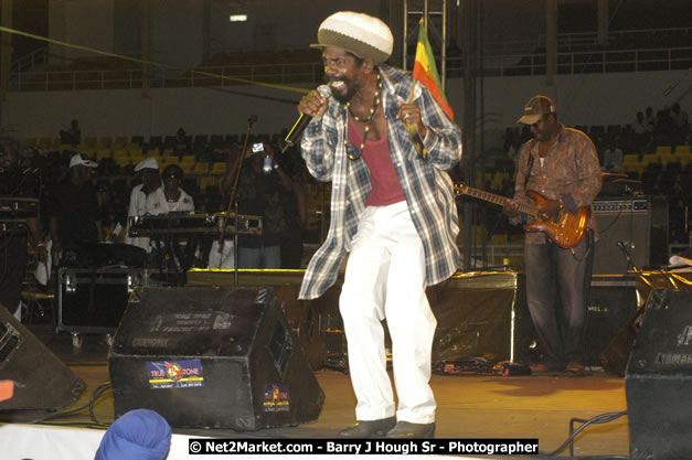 Cocoa Tea - Cure Fest 2007 - Longing For Concert at Trelawny Multi Purpose Stadium, Trelawny, Jamaica - Sunday, October 14, 2007 - Cure Fest 2007 October 12th-14th, 2007 Presented by Danger Promotions, Iyah Cure Promotions, and Brass Gate Promotions - Alison Young, Publicist - Photographs by Net2Market.com - Barry J. Hough Sr, Photographer - Negril Travel Guide, Negril Jamaica WI - http://www.negriltravelguide.com - info@negriltravelguide.com...!