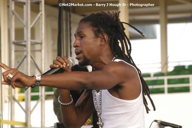 Jah Cure - Cure Fest 2007 - Longing For Concert at Trelawny Multi Purpose Stadium, Trelawny, Jamaica - Sunday, October 14, 2007 - Cure Fest 2007 October 12th-14th, 2007 Presented by Danger Promotions, Iyah Cure Promotions, and Brass Gate Promotions - Alison Young, Publicist - Photographs by Net2Market.com - Barry J. Hough Sr, Photographer - Negril Travel Guide, Negril Jamaica WI - http://www.negriltravelguide.com - info@negriltravelguide.com...!