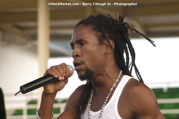 Jah Cure - Cure Fest 2007 - Longing For Concert at Trelawny Multi Purpose Stadium, Trelawny, Jamaica - Sunday, October 14, 2007 - Cure Fest 2007 October 12th-14th, 2007 Presented by Danger Promotions, Iyah Cure Promotions, and Brass Gate Promotions - Alison Young, Publicist - Photographs by Net2Market.com - Barry J. Hough Sr, Photographer - Negril Travel Guide, Negril Jamaica WI - http://www.negriltravelguide.com - info@negriltravelguide.com...!