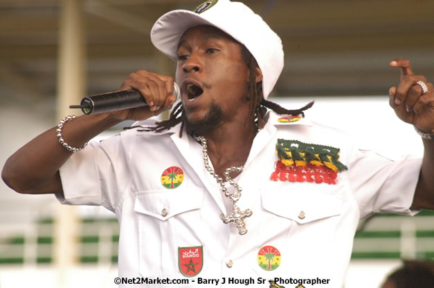 Jah Cure - Cure Fest 2007 - Longing For Concert at Trelawny Multi Purpose Stadium, Trelawny, Jamaica - Sunday, October 14, 2007 - Cure Fest 2007 October 12th-14th, 2007 Presented by Danger Promotions, Iyah Cure Promotions, and Brass Gate Promotions - Alison Young, Publicist - Photographs by Net2Market.com - Barry J. Hough Sr, Photographer - Negril Travel Guide, Negril Jamaica WI - http://www.negriltravelguide.com - info@negriltravelguide.com...!