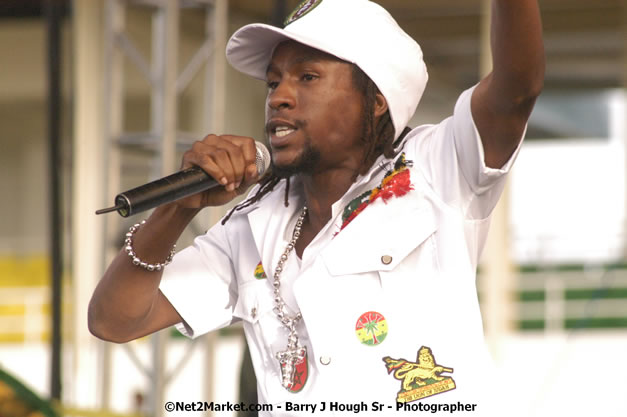 Jah Cure - Cure Fest 2007 - Longing For Concert at Trelawny Multi Purpose Stadium, Trelawny, Jamaica - Sunday, October 14, 2007 - Cure Fest 2007 October 12th-14th, 2007 Presented by Danger Promotions, Iyah Cure Promotions, and Brass Gate Promotions - Alison Young, Publicist - Photographs by Net2Market.com - Barry J. Hough Sr, Photographer - Negril Travel Guide, Negril Jamaica WI - http://www.negriltravelguide.com - info@negriltravelguide.com...!