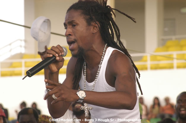 Jah Cure - Cure Fest 2007 - Longing For Concert at Trelawny Multi Purpose Stadium, Trelawny, Jamaica - Sunday, October 14, 2007 - Cure Fest 2007 October 12th-14th, 2007 Presented by Danger Promotions, Iyah Cure Promotions, and Brass Gate Promotions - Alison Young, Publicist - Photographs by Net2Market.com - Barry J. Hough Sr, Photographer - Negril Travel Guide, Negril Jamaica WI - http://www.negriltravelguide.com - info@negriltravelguide.com...!