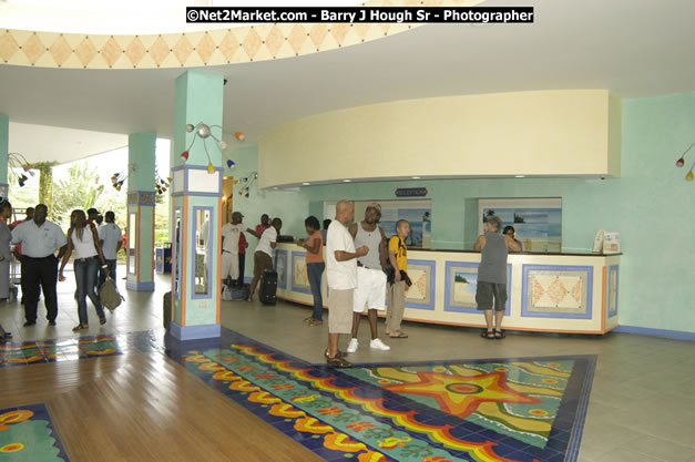 Starfish Trelawny Hotel - - Reflections - Cure Fest 2007 - All White Birth-Night Party - Hosted by Jah Cure - Starfish Trelawny Hotel - Trelawny, Jamaica - Friday, October 12, 2007 - Cure Fest 2007 October 12th-14th, 2007 Presented by Danger Promotions, Iyah Cure Promotions, and Brass Gate Promotions - Alison Young, Publicist - Photographs by Net2Market.com - Barry J. Hough Sr, Photographer - Negril Travel Guide, Negril Jamaica WI - http://www.negriltravelguide.com - info@negriltravelguide.com...!