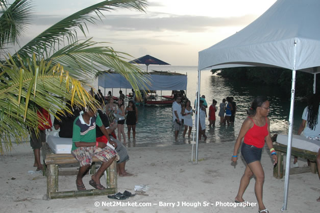 Hybrid Go Ultra - Independence Negril 2K7 - A Barefoot Beach Party @ The Hybrid Beach Cove aka Half Moon Beach Club, Sunday, August 5, 2007, Half Moon Beach, Hanover Parish, Jamaica - Negril Travel Guide.com, Negril Jamaica WI - http://www.negriltravelguide.com - info@negriltravelguide.com...!