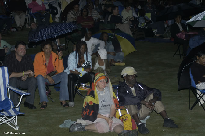 Jazz & Blues Goers - Air Jamaica Jazz & Blues 2005 - The Art Of Music - Cinnamon Hill Golf Course, Rose Hall, Montego Bay - Negril Travel Guide, Negril Jamaica WI - http://www.negriltravelguide.com - info@negriltravelguide.com...!