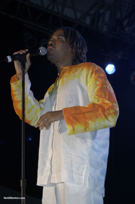 Performances - Air Jamaica Jazz & Blues 2005 - The Art Of Music - Cinnamon Hill Golf Course, Rose Hall, Montego Bay - Negril Travel Guide, Negril Jamaica WI - http://www.negriltravelguide.com - info@negriltravelguide.com...!