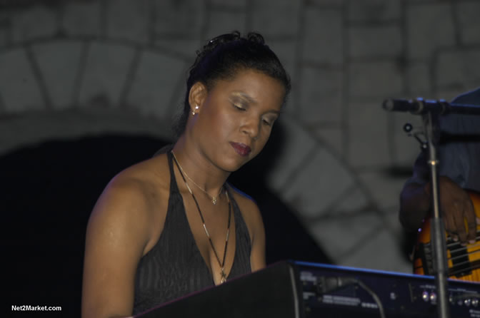 Performances - Air Jamaica Jazz & Blues 2005 - The Art Of Music - Cinnamon Hill Golf Course, Rose Hall, Montego Bay - Negril Travel Guide, Negril Jamaica WI - http://www.negriltravelguide.com - info@negriltravelguide.com...!