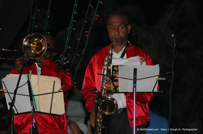 Tribute to Byron Lee and The Dragonaires - 50 Years in the Music Industry - Air Jamaica Jazz & Blues Festival 2006 - The Art of Music - Cinnamon Hill Golf Club - Rosehall Resort & Country Club, Montego Bay, Jamaica W.I. - Thursday, Saturday 28, 2006 - Negril Travel Guide, Negril Jamaica WI - http://www.negriltravelguide.com - info@negriltravelguide.com...!