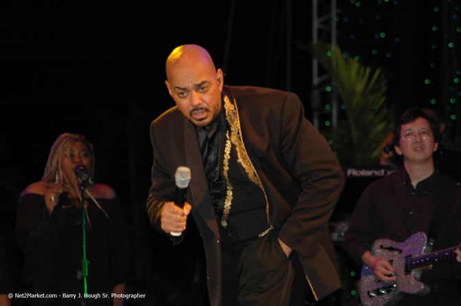 James Ingram - Air Jamaica Jazz & Blues Festival 2006 - The Art of Music - Cinnamon Hill Golf Club - Rosehall Resort & Country Club, Montego Bay, Jamaica W.I. - Thursday, Saturday 28, 2006 - Negril Travel Guide, Negril Jamaica WI - http://www.negriltravelguide.com - info@negriltravelguide.com...!