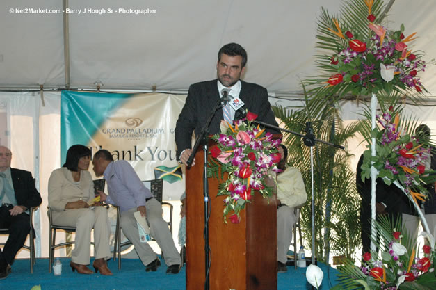 Palladium Hotels & Resorts - Groundbreaking of the 1600-Room Grand Palladium Lady Hamilton Resort & Spa and the Grand Palludium Jamaica Resort & Spa - Special Address: The Most Honorable Portia Simpson-Miller, O.N., M.P., Prime Minister of Jamaica - The Point, Lucea, Hanover, Saturday, November 11, 2006 @ 2:00 pm - Negril Travel Guide, Negril Jamaica WI - http://www.negriltravelguide.com - info@negriltravelguide.com...!