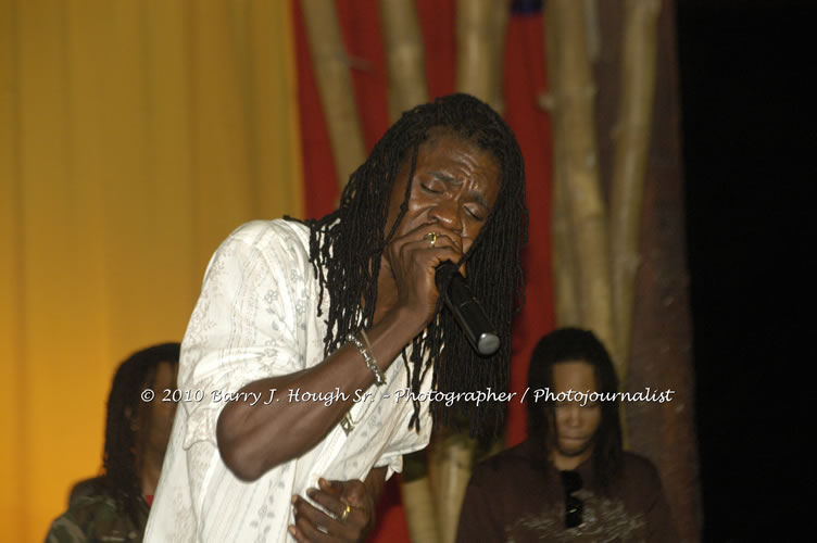 Chaka Demus & Pliers - Live In Concert @ Negril Escape Resort and Spa, December 8, 2009, One Love Drive, West End, Negril, Westmoreland, Jamaica W.I. - Photographs by Net2Market.com - Barry J. Hough Sr, Photographer/Photojournalist - Negril Travel Guide, Negril Jamaica WI - http://www.negriltravelguide.com - info@negriltravelguide.com...!