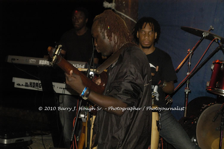 Etana - Live In Concert - One Love Reggae Concert Series 09/10 @ Negril Escape Resort and Spa, December 22, 2009, One Love Drive, West End, Negril, Westmoreland, Jamaica W.I. - Photographs by Net2Market.com - Barry J. Hough Sr, Photographer/Photojournalist - Negril Travel Guide, Negril Jamaica WI - http://www.negriltravelguide.com - info@negriltravelguide.com...!