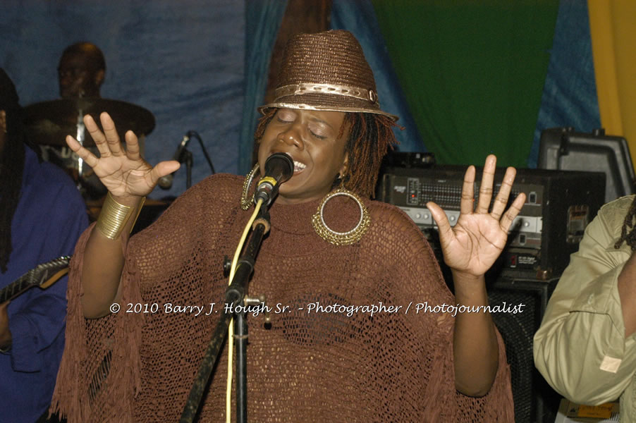 Etana - Live In Concert - One Love Reggae Concert Series 09/10 @ Negril Escape Resort and Spa, December 22, 2009, One Love Drive, West End, Negril, Westmoreland, Jamaica W.I. - Photographs by Net2Market.com - Barry J. Hough Sr, Photographer/Photojournalist - Negril Travel Guide, Negril Jamaica WI - http://www.negriltravelguide.com - info@negriltravelguide.com...!