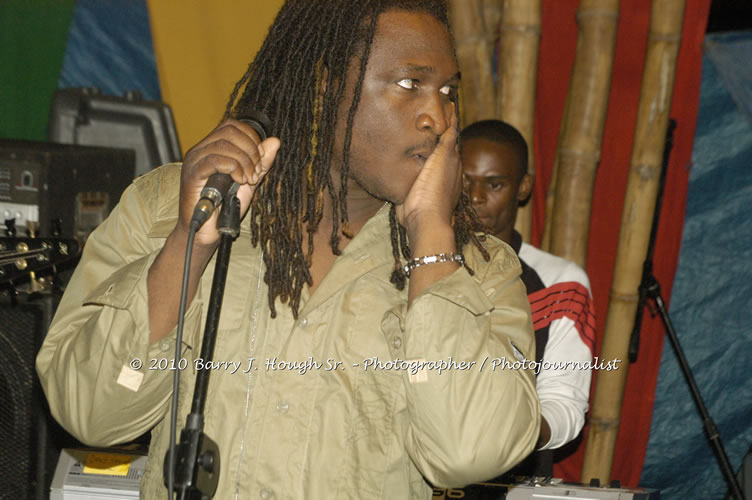 Etana - Live In Concert - One Love Reggae Concert Series 09/10 @ Negril Escape Resort and Spa, December 22, 2009, One Love Drive, West End, Negril, Westmoreland, Jamaica W.I. - Photographs by Net2Market.com - Barry J. Hough Sr, Photographer/Photojournalist - Negril Travel Guide, Negril Jamaica WI - http://www.negriltravelguide.com - info@negriltravelguide.com...!