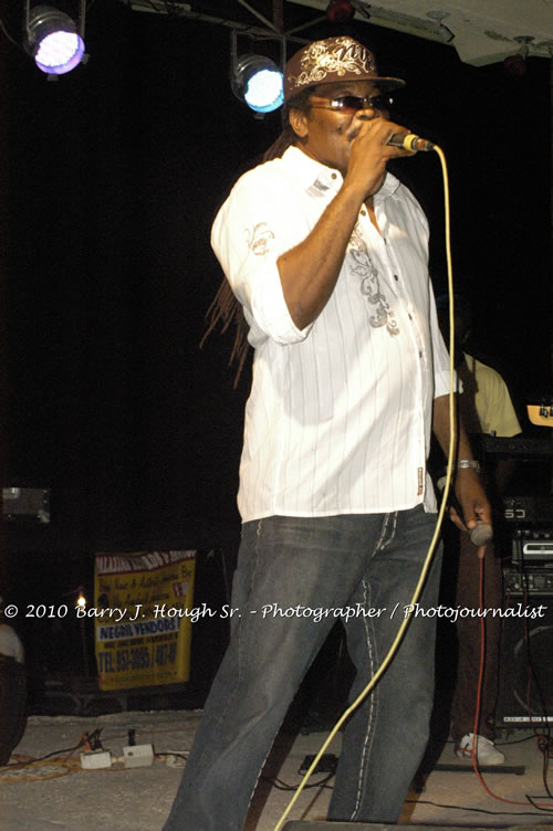 Richie Spice - Live In Concert - One Love Reggae Concert Series 09/10 @ Negril Escape Resort and Spa, January 19, 2010, One Love Drive, West End, Negril, Westmoreland, Jamaica W.I. - Photographs by Net2Market.com - Barry J. Hough Sr, Photographer/Photojournalist - Negril Travel Guide, Negril Jamaica WI - http://www.negriltravelguide.com - info@negriltravelguide.com...!