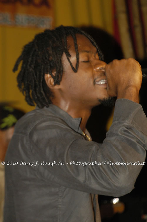 Richie Spice - Live In Concert - One Love Reggae Concert Series 09/10 @ Negril Escape Resort and Spa, January 19, 2010, One Love Drive, West End, Negril, Westmoreland, Jamaica W.I. - Photographs by Net2Market.com - Barry J. Hough Sr, Photographer/Photojournalist - Negril Travel Guide, Negril Jamaica WI - http://www.negriltravelguide.com - info@negriltravelguide.com...!