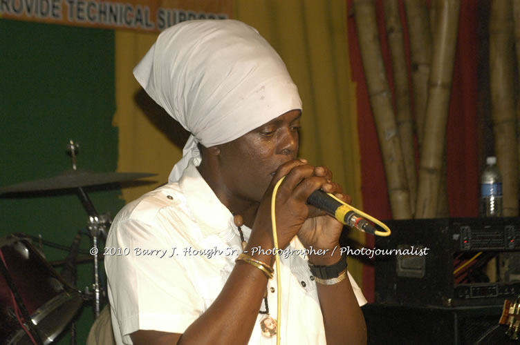 Richie Spice - Live In Concert - One Love Reggae Concert Series 09/10 @ Negril Escape Resort and Spa, January 19, 2010, One Love Drive, West End, Negril, Westmoreland, Jamaica W.I. - Photographs by Net2Market.com - Barry J. Hough Sr, Photographer/Photojournalist - Negril Travel Guide, Negril Jamaica WI - http://www.negriltravelguide.com - info@negriltravelguide.com...!