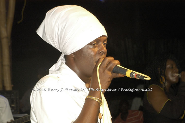 Richie Spice - Live In Concert - One Love Reggae Concert Series 09/10 @ Negril Escape Resort and Spa, January 19, 2010, One Love Drive, West End, Negril, Westmoreland, Jamaica W.I. - Photographs by Net2Market.com - Barry J. Hough Sr, Photographer/Photojournalist - Negril Travel Guide, Negril Jamaica WI - http://www.negriltravelguide.com - info@negriltravelguide.com...!