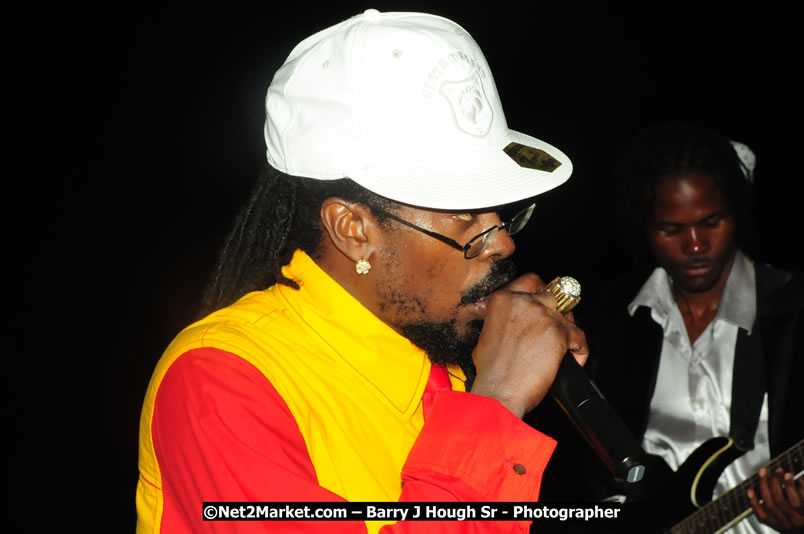 Beenie Man - Live in Concert, plus Hiyah Grade Band @ The Sunset Show @ Negril Escape Resort and Spa, Tuesday, February 3, 2009 - Live Reggae Music at Negril Escape - Tuesday Nights 6:00PM to 10:00 PM - One Love Drive, West End, Negril, Westmoreland, Jamaica W.I. - Photographs by Net2Market.com - Barry J. Hough Sr, Photographer/Photojournalist - The Negril Travel Guide - Negril's and Jamaica's Number One Concert Photography Web Site with over 40,000 Jamaican Concert photographs Published -  Negril Travel Guide, Negril Jamaica WI - http://www.negriltravelguide.com - info@negriltravelguide.com...!