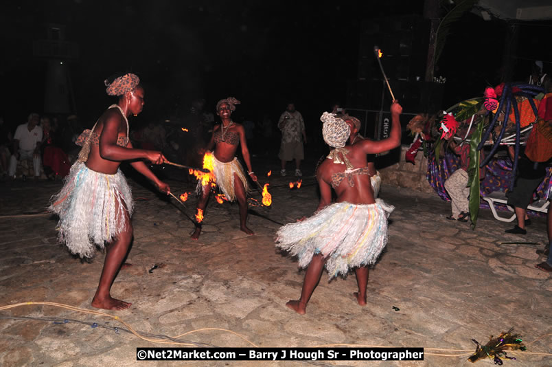 Chinese New Year @ The Sunset Show at Negril Escape - Tuesday, January 27, 2009 - Live Reggae Music at Negril Escape - Tuesday Nights 6:00PM to 10:00 PM - Photographs by Net2Market.com - Barry J. Hough Sr, Photographer/Photojournalist - Negril Travel Guide, Negril Jamaica WI - http://www.negriltravelguide.com - info@negriltravelguide.com...!