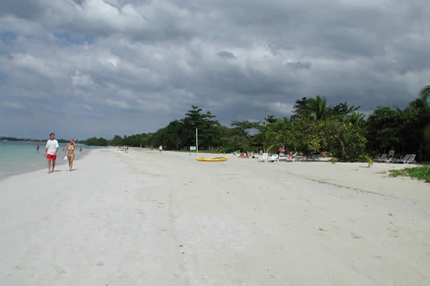 A Photo Walk along Negril's Famous Seven Mile Beach - Negril Travel Guide, Negril Jamaica WI - http://www.negriltravelguide.com - info@negriltravelguide.com...!