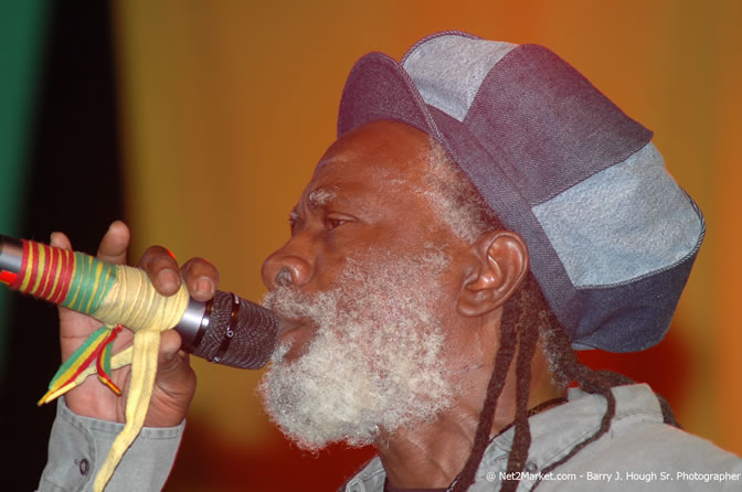 Burning Spear's - Tru Juice Rebel Salute 2006 - Reggae's Premiere Roots Festival - Pre-Show Venue Photos -Port Kaiser Sports Club, Saturday, January 14, 2006 - Negril Travel Guide, Negril Jamaica WI - http://www.negriltravelguide.com - info@negriltravelguide.com...!