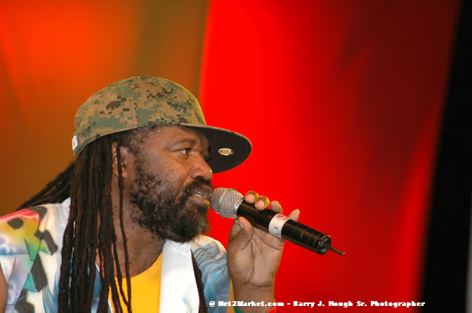 Tony Rebel - Tru Juice Rebel Salute 2006 - Reggae's Premiere Roots Festival - Pre-Show Venue Photos -Port Kaiser Sports Club, Saturday, January 14, 2006 - Negril Travel Guide, Negril Jamaica WI - http://www.negriltravelguide.com - info@negriltravelguide.com...!