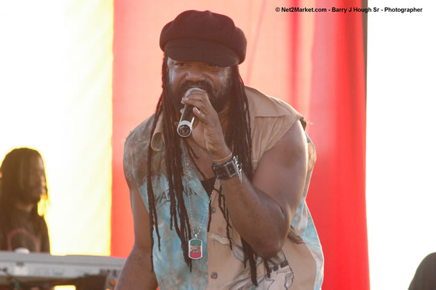 Tony Rebel Closing Tru-Juice Rebel Salute 2007 - Saturday, January 13, 2007, Port Kaiser Sports Club, St. Elizabeth - Negril Travel Guide, Negril Jamaica WI - http://www.negriltravelguide.com - info@negriltravelguide.com...!