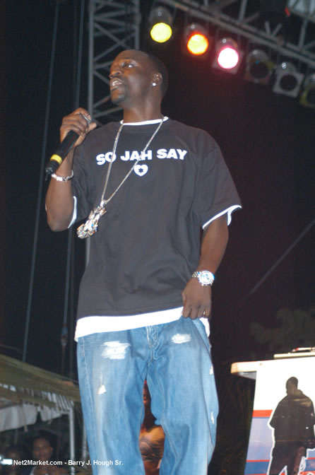 Akon - Red Stripe Reggae Sumfest 2005 - International Night - July 22th, 2005 - Negril Travel Guide, Negril Jamaica WI - http://www.negriltravelguide.com - info@negriltravelguide.com...!