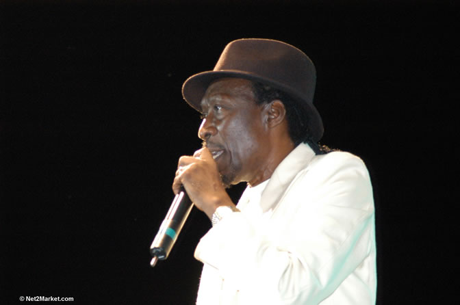 Alton Ellis - Red Stripe Reggae Sumfest 2005 - Rockers Night - July 20th, 2005 - Negril Travel Guide, Negril Jamaica WI - http://www.negriltravelguide.com - info@negriltravelguide.com...!