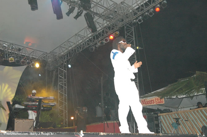 Bascom X - Red Stripe Reggae Sumfest 2005 - Dancehall Night - July 21th, 2005 - Negril Travel Guide, Negril Jamaica WI - http://www.negriltravelguide.com - info@negriltravelguide.com...!