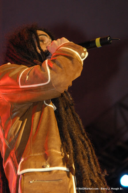 Damian "Junior Gong" Marley & Stephen Marley - Red Stripe Reggae Sumfest 2005 - International Night #2 - July 23th, 2005 - Negril Travel Guide, Negril Jamaica WI - http://www.negriltravelguide.com - info@negriltravelguide.com...!