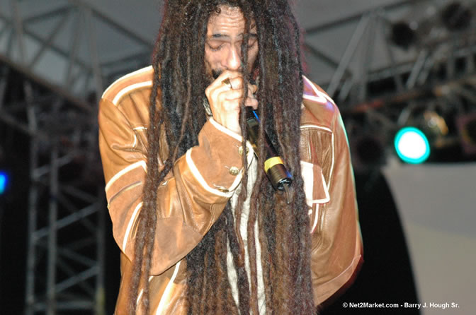 Damian "Junior Gong" Marley & Stephen Marley - Red Stripe Reggae Sumfest 2005 - International Night #2 - July 23th, 2005 - Negril Travel Guide, Negril Jamaica WI - http://www.negriltravelguide.com - info@negriltravelguide.com...!