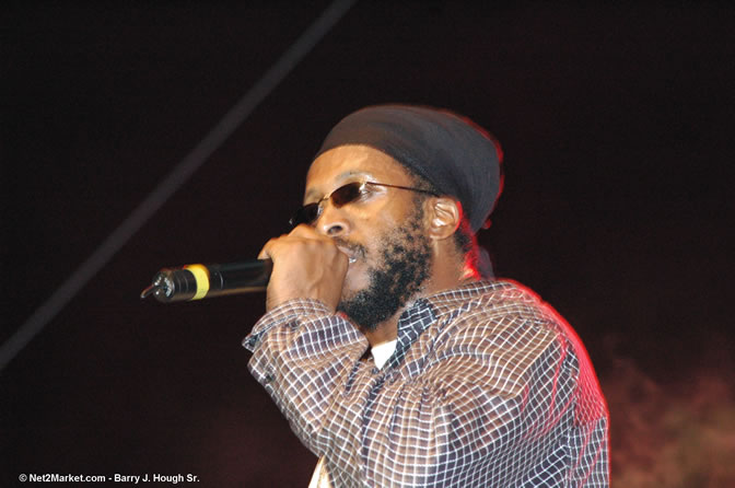 iNi Kamoze - Red Stripe Reggae Sumfest 2005 - International Night #2 - July 23th, 2005 - Negril Travel Guide, Negril Jamaica WI - http://www.negriltravelguide.com - info@negriltravelguide.com...!