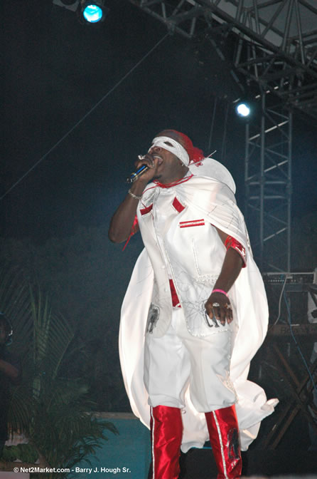 Elephant Man - Red Stripe Reggae Sumfest 2005 - Dancehall Night - July 21th, 2005 - Negril Travel Guide, Negril Jamaica WI - http://www.negriltravelguide.com - info@negriltravelguide.com...!