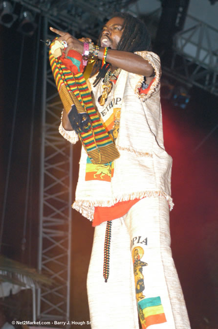 IWayne - Red Stripe Reggae Sumfest 2005 - Dancehall Night - July 21th, 2005 - Negril Travel Guide, Negril Jamaica WI - http://www.negriltravelguide.com - info@negriltravelguide.com...!