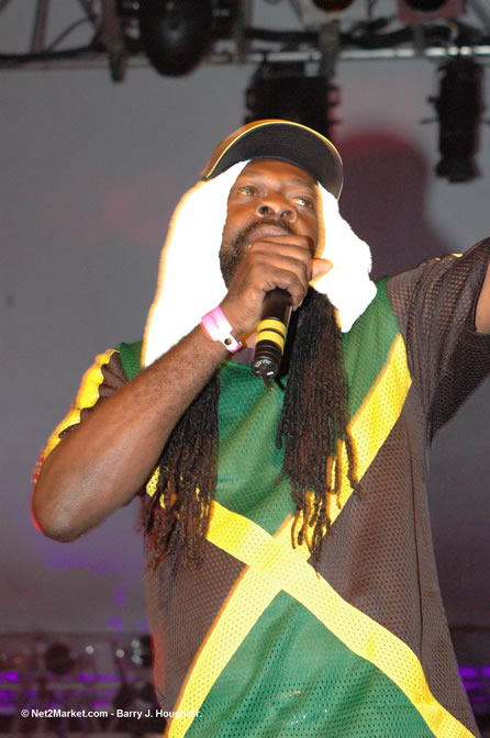 Tarrus & Jimmy Riley [Father & Son] - Red Stripe Reggae Sumfest 2005 - International Night #2 - July 23th, 2005 - Negril Travel Guide, Negril Jamaica WI - http://www.negriltravelguide.com - info@negriltravelguide.com...!