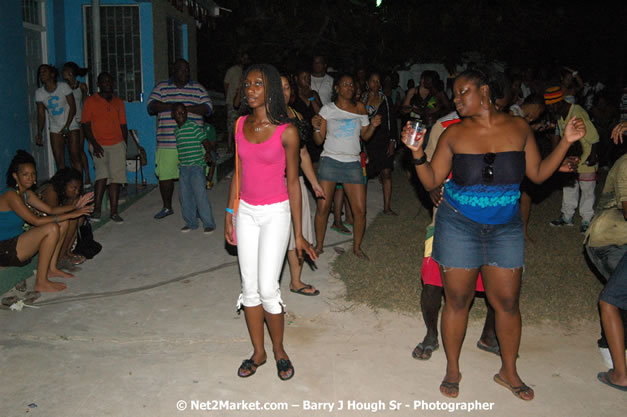 Red Stripe Reggae Sumfest 2007 - Beach Party - Tropical Beach - Sunday, July 15, 2007 - FAB 5 + Z Liquid - zip 103 fm - DJ Marvin - fame 95 fm - Craig Ross - Pieces  - Wyclef Refuge all-Star Sound System - Tropical Beach, Montego Bay, St James, Jamaica W.I. - Negril Travel Guide.com, Negril Jamaica WI - http://www.negriltravelguide.com - info@negriltravelguide.com...!